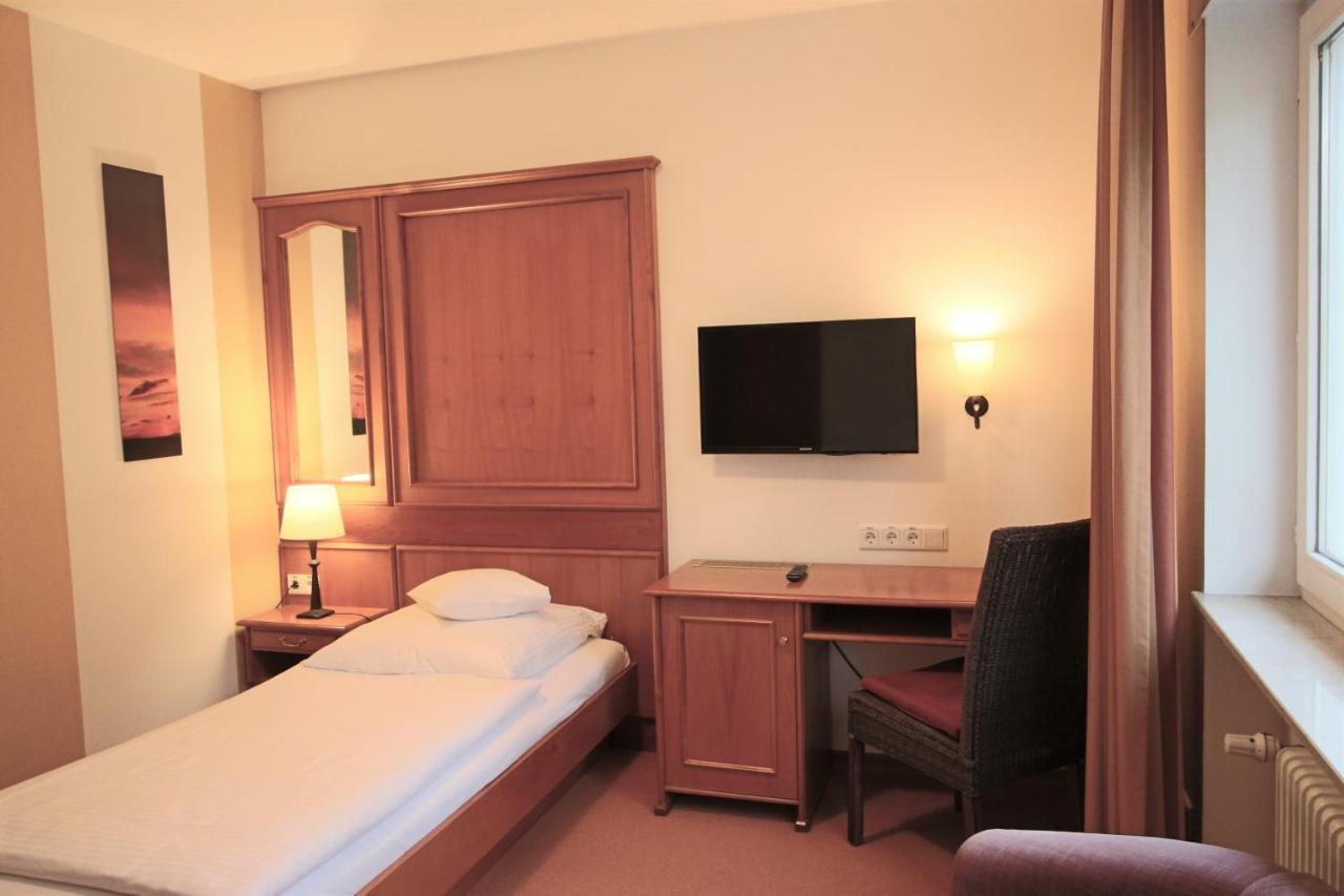 באד הומבורג וור דר הואה Hardtwald Hotel מראה חיצוני תמונה